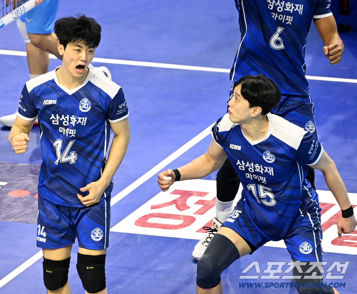 [포토] 환호하는 이우진, 블로킹 성공이다