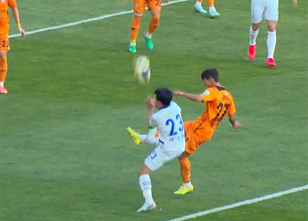 [승강PO 현장리뷰]"수원 삼성의 올겨울도 춥다" 이기제 퇴장과 함께 날…