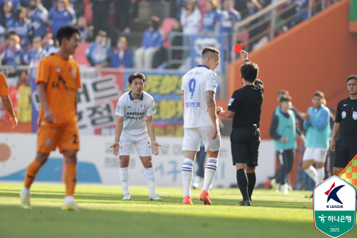 [승강PO 현장리뷰]"수원 삼성의 올겨울도 춥다" 이기제 퇴장과 함께 날…