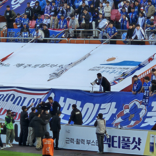 [속보]"감독인 내가 책임지겠다" 2년 연속 승격 실패한 변성환 감독, …