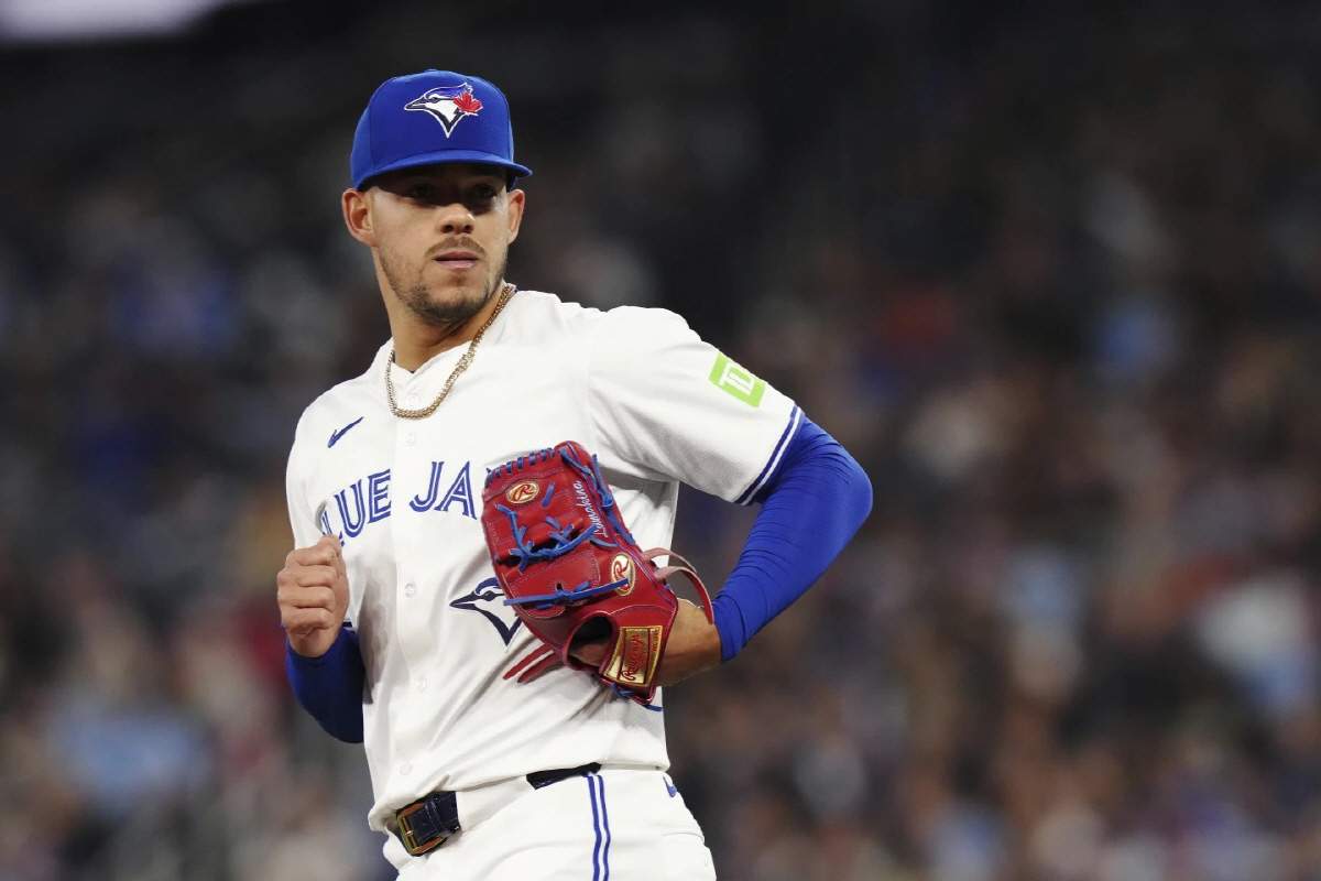 '에이스 류현진' 커리어 끝낸 그 투수, 폰세한테 밀릴 위기라니…美 트레…