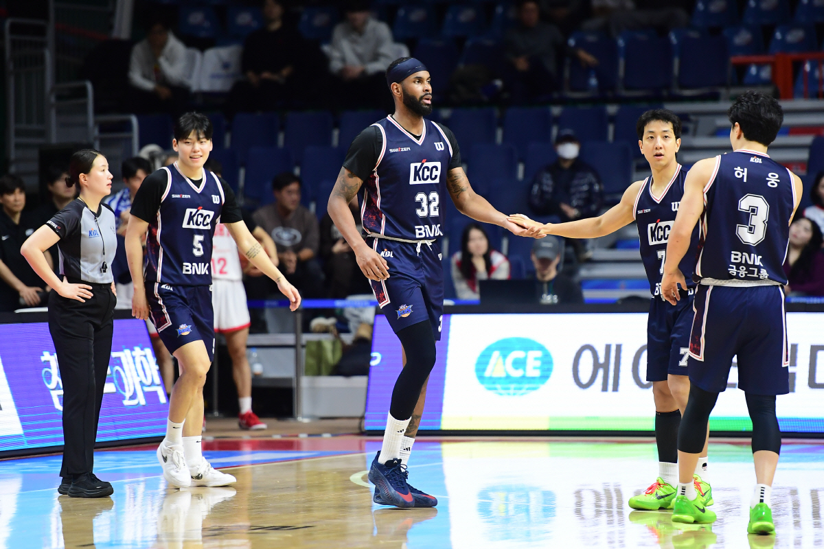 [KBL 리뷰] '뒤집기 명수'KCC, 뒤집기 허용은 용납못했다…83-8…