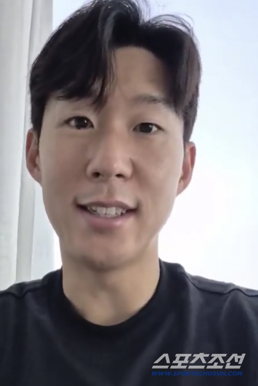 '손흥민은 레전드 맞습니다' 런던 한복판에 '태극기+찰칵 세리머니' 벽화…