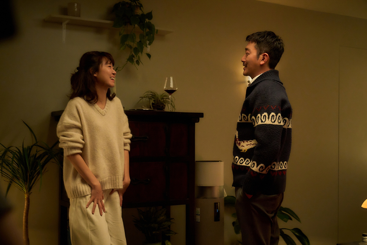 [SC인터뷰] "섹스 코미디 아닌 드라마"…'윗집 사람들' 하정우, 좀 …