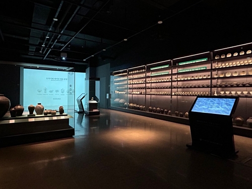 바닷속에서 찾은 사자·연꽃…보물 5점이 소개하는 수중 발굴