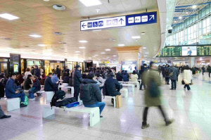 로레알코리아, 서울역에 화장품 공병 업사이클링 벤치