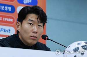 '손흥민에 임신협박' 일당 1심서 실형…