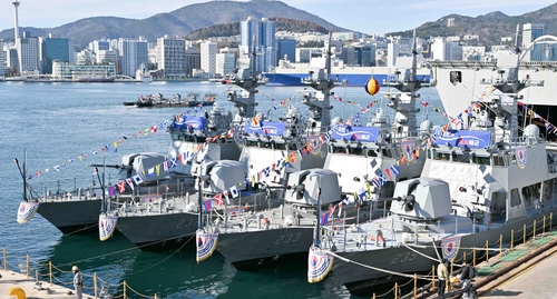 '연안 방어' 230t급 신형 고속정 4척 진수…내년 해군 인도