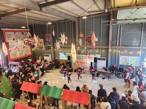 'AZ-MZ 세대공감 레트로 페스티벌', 따뜻한 온기 속에 마무리