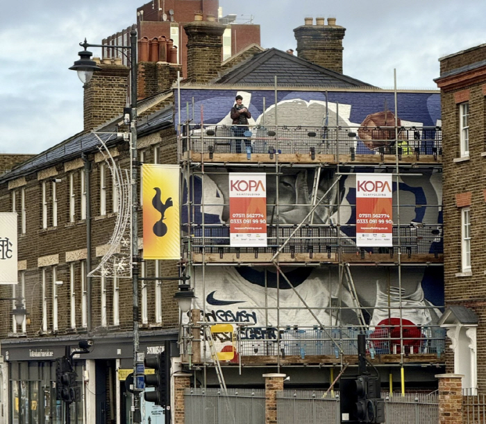 런던 방문 한국팬 '필수코스' 탄생! '역대급 헌사' 손흥민 벽화 디자인…