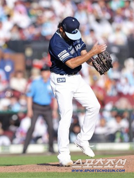 포수도 공이 무섭다고 했다…부상 때문에 4경기 등판에 그쳤는데, ML 진…