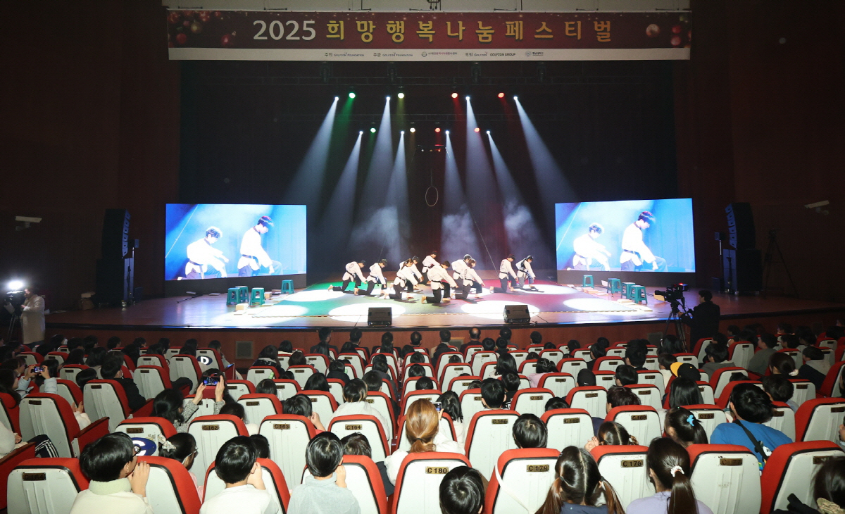 "아이들의 웃음소리, 계속될 수 있도록…" '산타변신' 골프존문화재단 김…