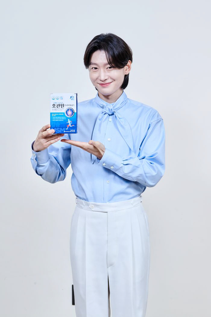 '호관원 프리미엄 골드' 광고모델 김용빈, 관절 건강 중요성 함께 알린다