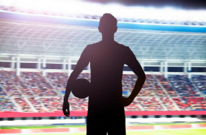 '충격' 英 런던 중심가서 국가대표 폭행→난동 혐의 '긴급 체포'…피해자 병원 이송, 생명에 지장없어