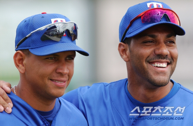 A로드-박찬호를 텍사스로 이끈 스포츠계 거물, ML 정상은 밟지 못하고 …