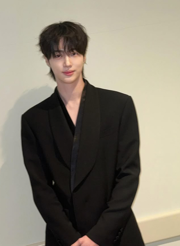 [청룡랭킹] 차은우, 변우석과 치열 경쟁! 12월 남자 배우 '경쟁 후끈…