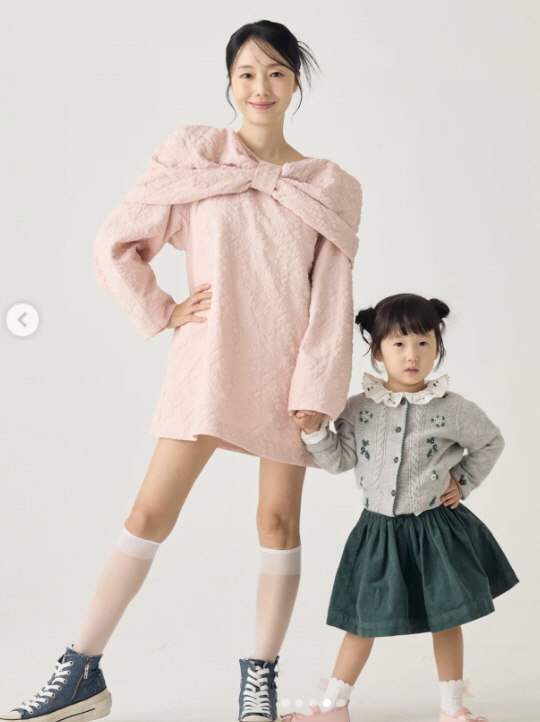 이정현, 3살 딸과 첫 잡지 표지 장식...외모+끼 DNA ‘붕어빵 모녀…