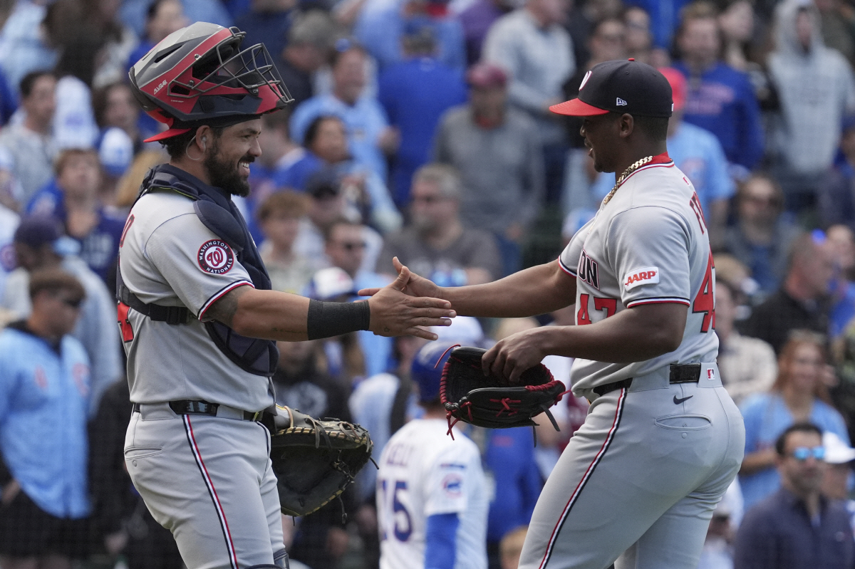 대충격 트레이드 또 떴다! '1위 포수' 유망주를 팔다니 → 이 정도면 …