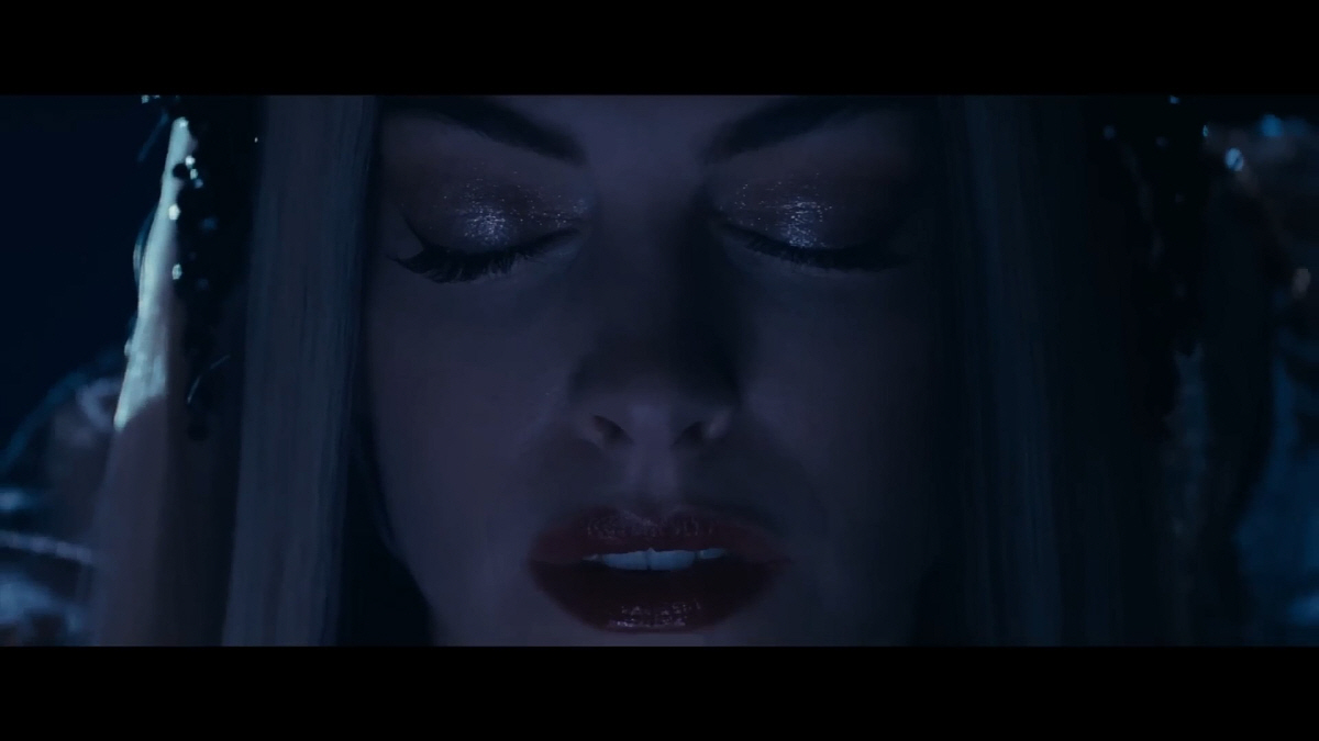 앤 해서웨이, 신작' 마더 메리' 파격 비주얼에 '깜짝'…"정체성 혼란"…