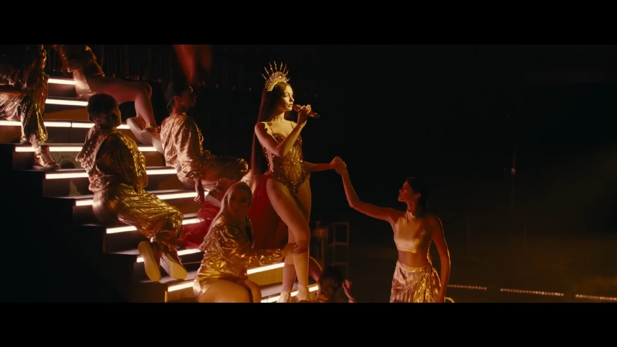 앤 해서웨이, 신작' 마더 메리' 파격 비주얼에 '깜짝'…"정체성 혼란"…