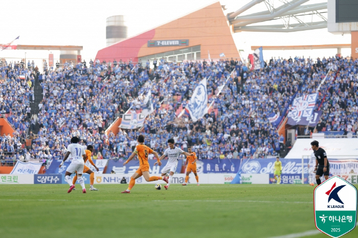 '18,912명' 제주W의 역사를 바꾼 '푸른 점령군', 제주 "수원 리…