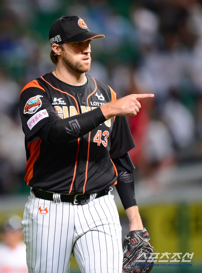 'FA 0입 → 태극마크 0명 → 상무 1명' 롯데의 혹독한 겨울…'폰와…