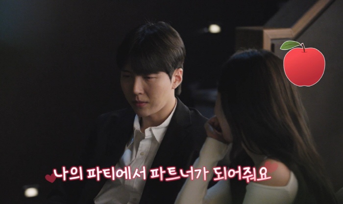 "이걸 안넘어간다고?"…전현무도 "숨결 교환" 인정한 '목걸이 좀 채워달…