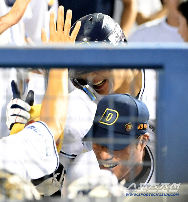 두산은 보상없이 MVP 잃고, 김재환은 욕만 먹고 적은 액수 계약. 싼값…