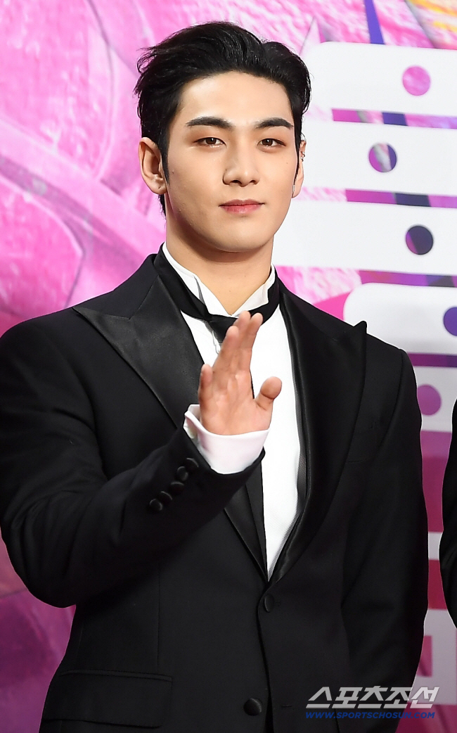 [공식]뉴이스트 출신 백호, 29일 육군훈련소 입소…현역으로 복무