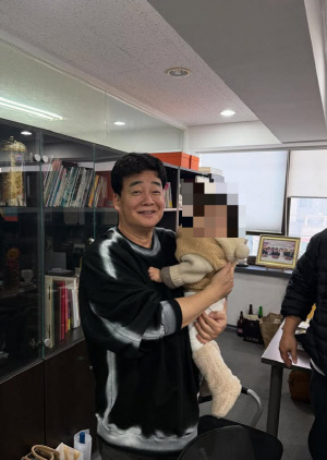 방송 멈춘 백종원, 조용한 근황 공개…홍탁집 사장과 재회