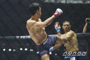 2명의 새 챔피언 탄생하며 2025년 마무리한 로드FC, 내년 3월 15일 장충체육관 첫 대회