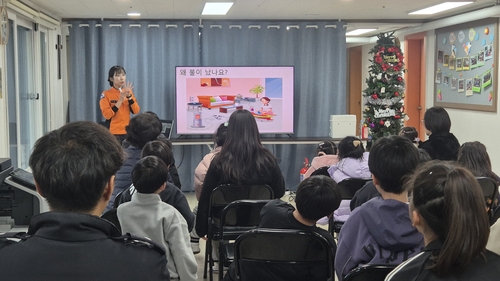 춘천소방, 보육원 찾아 연말 '소방관 빵' 기부 행사