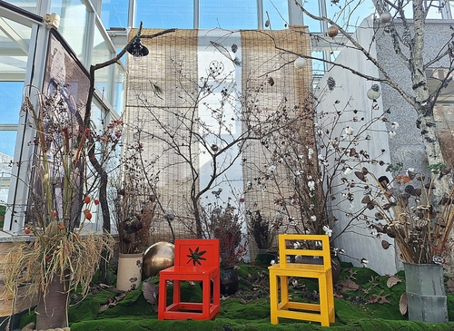 '버려진 가지에 새 생명' 국립수목원, 산림부산물 활용 특별전