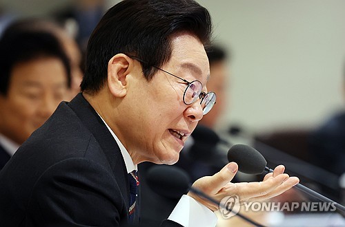 李대통령 "종교단체 정치개입…반사회적 행위 재단 해산시켜야"