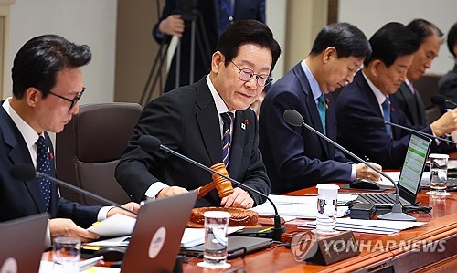 '727.9조' 李정부 첫 예산안 국무회의 통과…올해比 8.1%↑