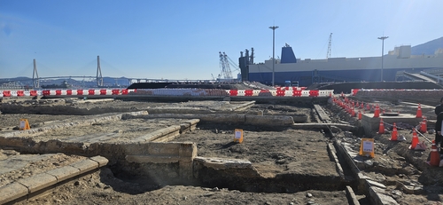 부산항 북항 1부두 땅속서 100여년 전 철도시설 흔적 발견