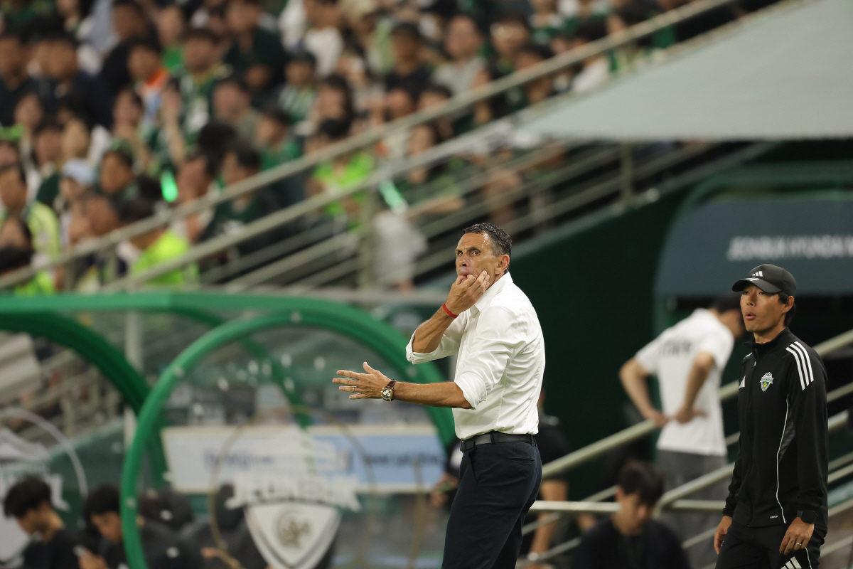 결국 전북 新감독 기준점은 포옛, 그러나 후보군 축구 스타일은 정반대…더…