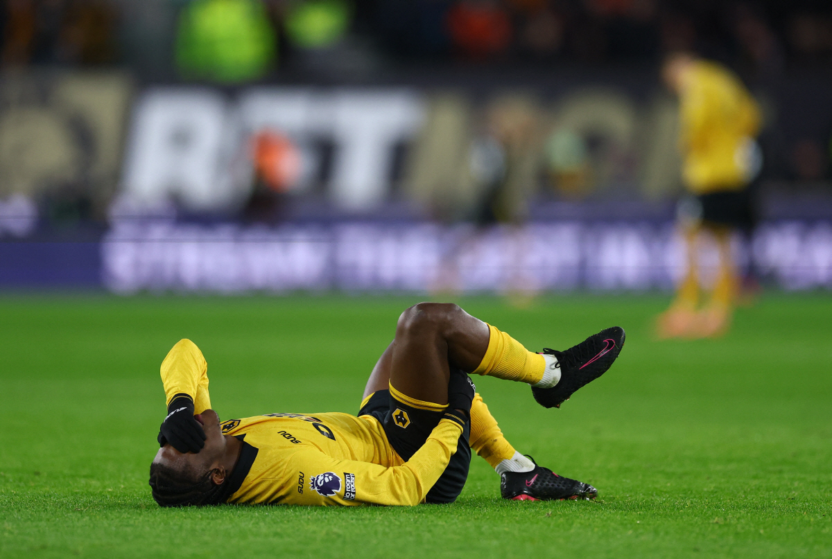 "황희찬 등 너흰 유니폼 입을 자격 없어!" '15경기 중 13패→역대 …