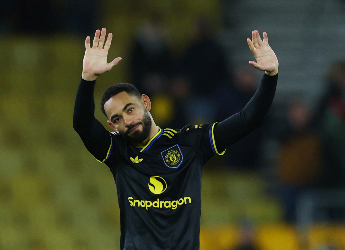 "황희찬 등 너흰 유니폼 입을 자격 없어!" '15경기 중 13패→역대 …