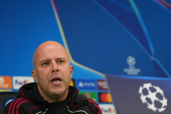 "내 권위 훼손되지 않았다!" 英 BBC 대서특필! '감독 저격 발언→스쿼드 전격 제외' 슬롯 "나는 약하지 않다"