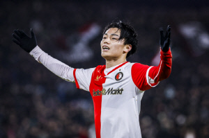 손흥민 은퇴하면 아시아 최강 공격수 타이틀, 일본으로...15G 18골 대폭발, 日 초대형 스트라이커 탄생
