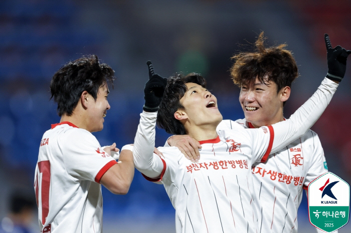 '감격의 1부 승격' 부천, 돈 안쓰고 이룬 '기적'? 좋은 감독의 장기…