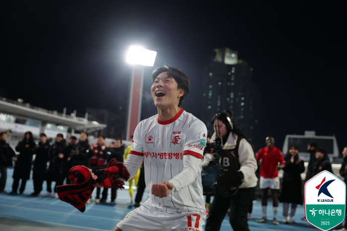 '감격의 1부 승격' 부천, 돈 안쓰고 이룬 '기적'? 좋은 감독의 장기…