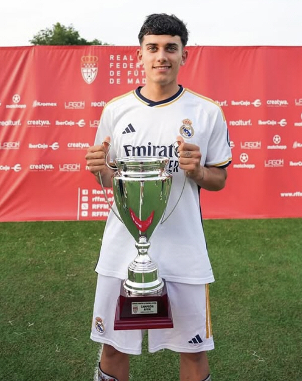 [오피셜]"아버지, 저 훌륭한 선수 될게요" 6년전 안타깝게 사망한 레예…