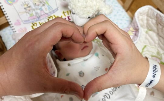 신화 이민우, 어제(8일) 득녀...두 아이 아빠 됐다 "♥이아미 고맙고…