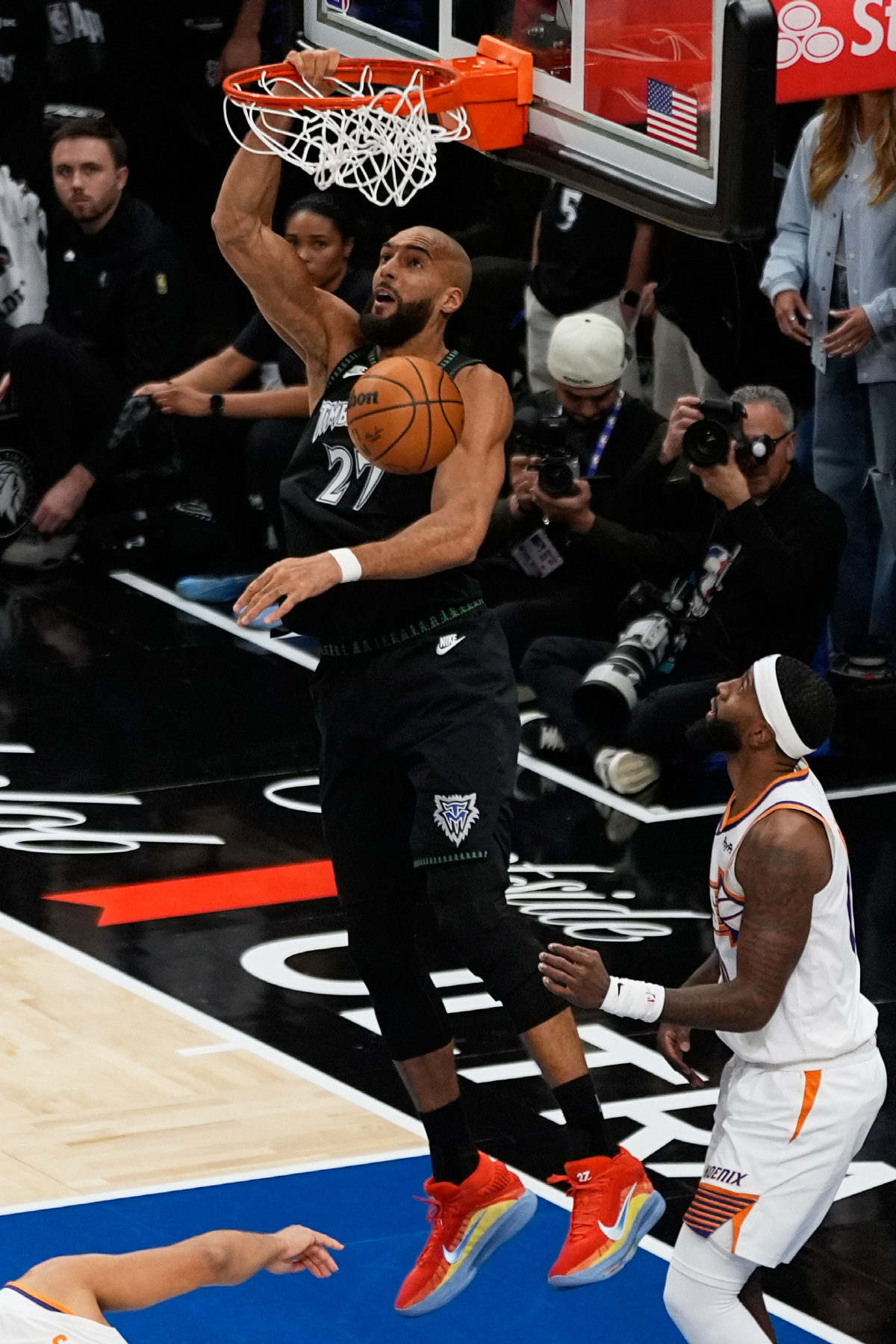 머리 맞은 고베어, 상대 허리 가격 퇴장. 고베어 공백 후유증, 미네소타…