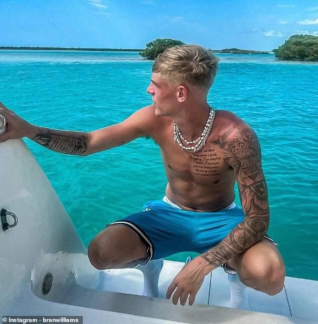 '문신 도배' 사치 부린 前 맨유 유망주, 과속→징역형 집행유예, 인생 …