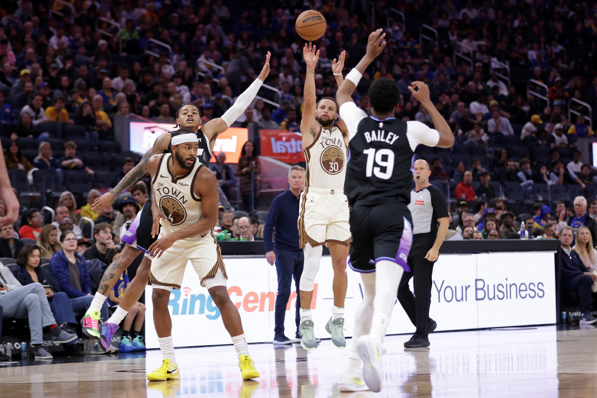 "골든스테이트가 유력하다" 충격적 아데토쿤보 차기 행선지. 美 매체 "G…