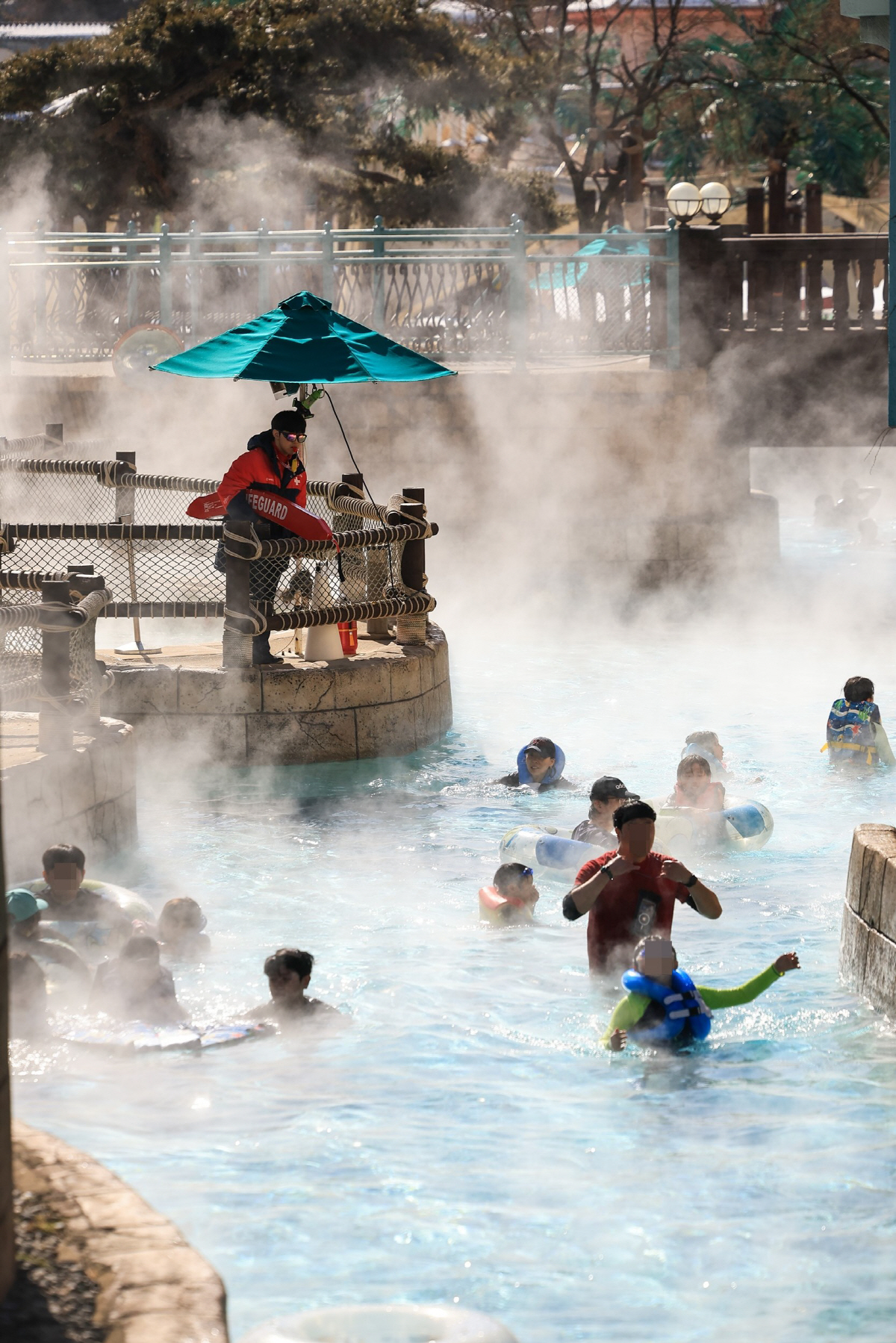 케리비안 베이는 겨울에도 핫플…따뜻·설렘 가득 '윈터 스파 캐비' 변신