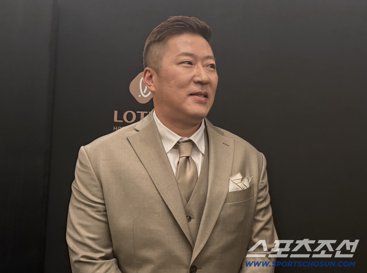 "KIA...아니 삼성 최형우입니다" 천하의 베테랑도 이렇게 긴장하다니[…